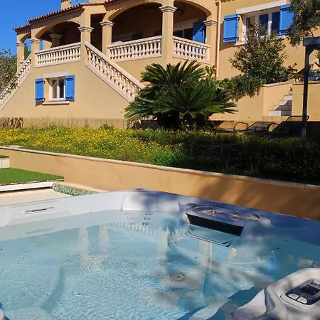 Bed & Breakfast La Maison Bleue 3*