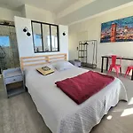 Bed and breakfast La Maison Bleue 3*