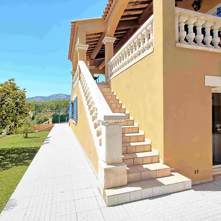 La Maison Bleue 3*