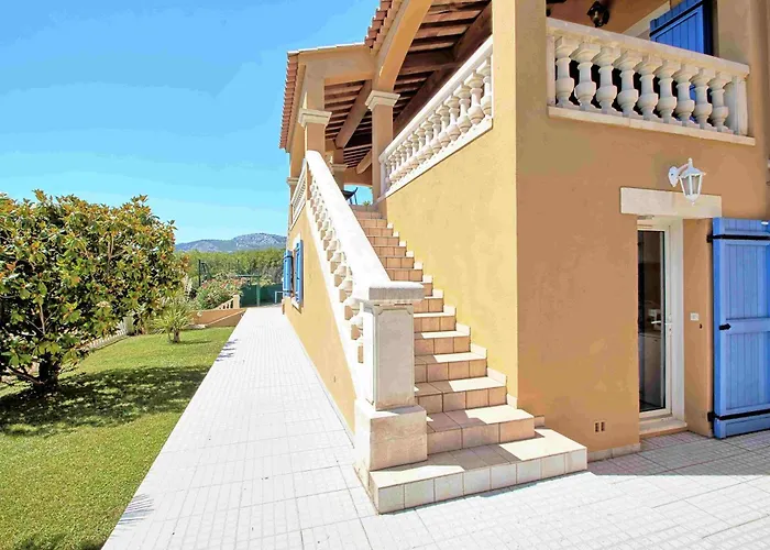 La Maison Bleue 3*